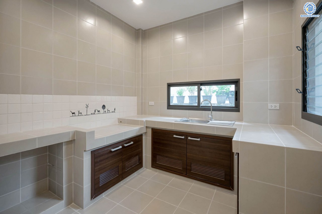 บ้านมือสองตกแต่งใหม่ จากแบรนด์ Sansiri โครงการ เศรษฐสิริ ชัยพฤกษ์-แจ้งวัฒนะ เนื้อที่ 53.3 ตร.ว. ฟังก์ชัน 3 ห้องนอน 3 ห้องน้ำ จอดรถได้ 2 คัน พร้อม Facilities ครบครัน! บนทำเลโซนเมือง เชื่อมต่อทุกการเดินทาง ใกล้เซ็นทรัลแจ้งวัฒนะ, เมืองทองธานี, ทางด่วน "ศรีรัช" และรถไฟฟ้าสายสีชมพู "สถานีปากเกร็ด"...